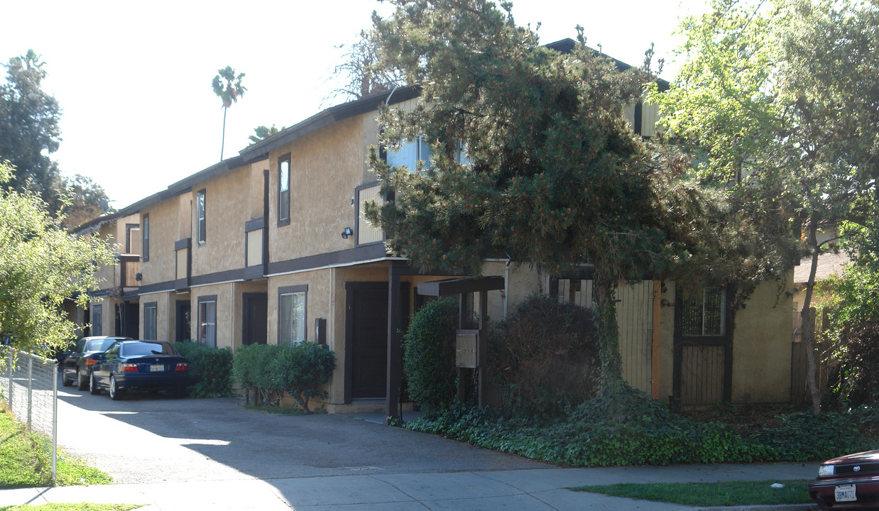 452 Chester Ave in Pasadena, CA - Building Photo