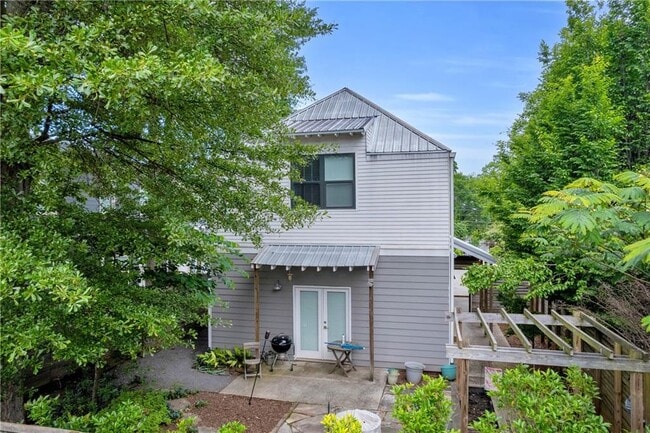 property at 183 Cleveland St SE