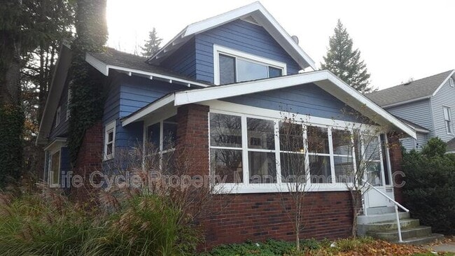 property at 556 Leonard St NE