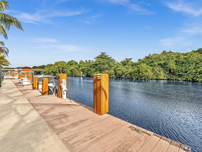 2901 Hidden Harbour St in Fort Lauderdale, FL - Building Photo - Building Photo