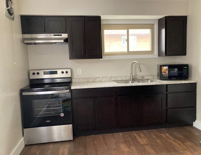 1660 Bailey Rd in Cuyahoga Falls, OH - Building Photo - Building Photo