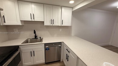 5845 Washington St in Hollywood, FL - Building Photo - Building Photo