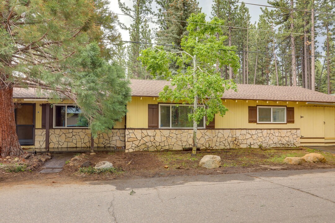 2708 Armstrong Ave in South Lake Tahoe, CA - Building Photo