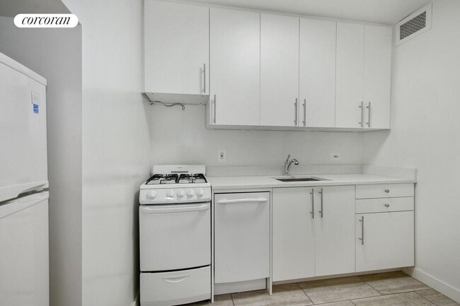 30 Horatio St in New York, NY - Building Photo - Building Photo