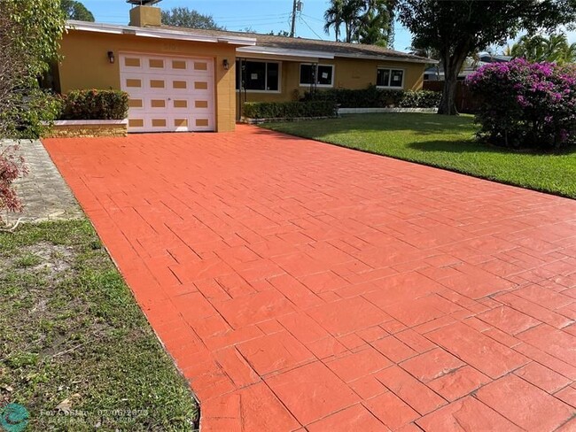 570 SE 2nd Ave in Pompano Beach, FL - Foto de edificio - Building Photo
