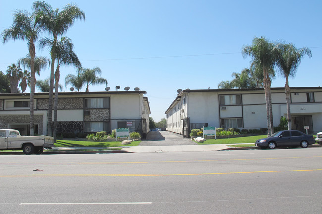 15444-15454 Chatsworth St in Mission Hills, CA - Building Photo - Building Photo