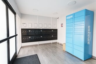 245 South Serrano Ave in Los Angeles, CA - Foto de edificio - Building Photo