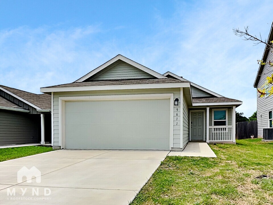 9611 Littleton Grist in San Antonio, TX - Building Photo