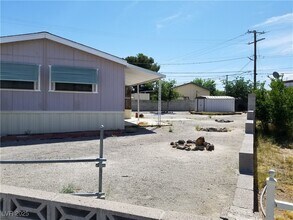 252 Navajo Dr in Henderson, NV - Building Photo - Building Photo