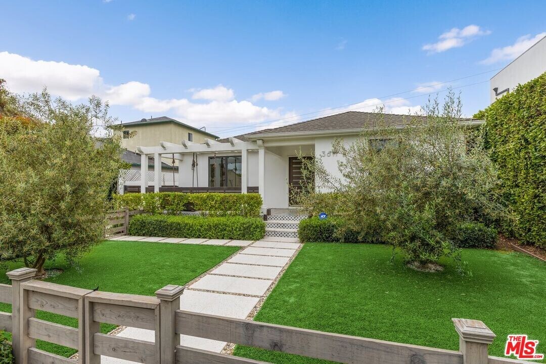 3611 Moore St in Los Angeles, CA - Building Photo