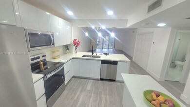 428 Lakeview Dr in Weston, FL - Building Photo - Building Photo