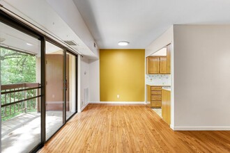 11601 Stoneview Square in Reston, VA - Foto de edificio - Building Photo