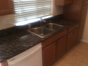11 Baroda Dr in Camarillo, CA - Building Photo - Building Photo