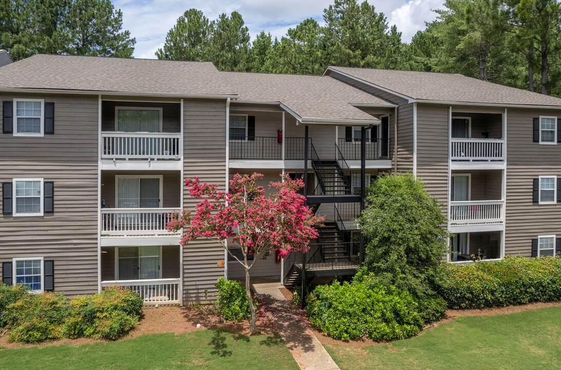 Lake Crossing Apartment Homes Photo