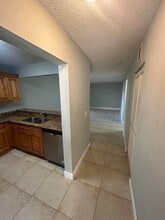 1475 Lake Crystal Dr in West Palm Beach, FL - Building Photo - Building Photo