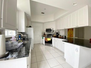 8392 Dominica Pl in Wellington, FL - Building Photo - Building Photo