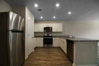 15508 Taylorcrest Dr in Cut And Shoot, TX - Building Photo - Building Photo