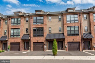 25 Sienna Pl in Feasterville-Trevose, PA - Building Photo - Building Photo