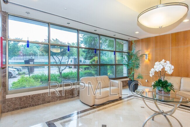 60 Parkway Dr in East Orange, NJ - Building Photo - Building Photo