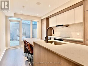 33 Dundonald St in Toronto, ON - Building Photo - Building Photo