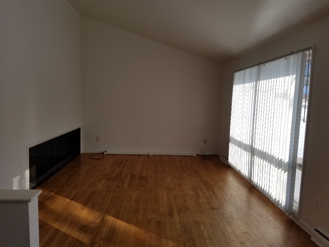405 Cedar St NE