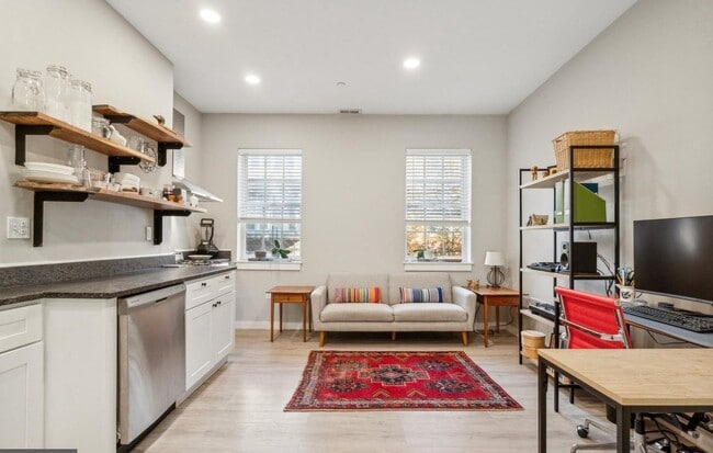 2006 Pine St, Unit 2 in Philadelphia, PA - Building Photo - Building Photo