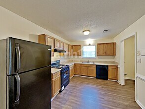 271 Village Dr in Mcdonough, GA - Building Photo - Building Photo