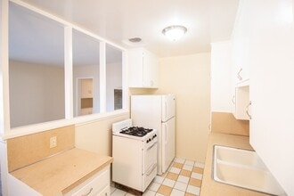 1510 Freeman Ave in Long Beach, CA - Foto de edificio - Building Photo