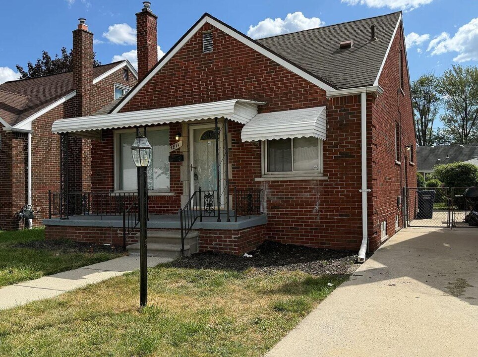 1811 Cleveland Ave in Lincoln Park, MI - Building Photo