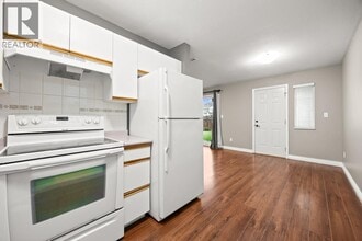 2453 Gillespie St in Port Coquitlam, BC - Building Photo - Building Photo