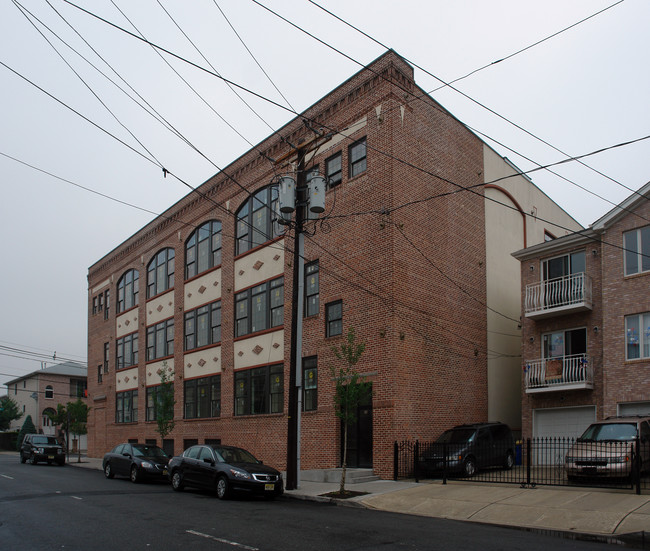 88 St Francis St in Newark, NJ - Foto de edificio - Building Photo