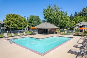 Park Creek Village in Hillsboro, OR - Building Photo - Building Photo