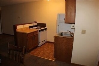 1076 Social St in Woonsocket, RI - Building Photo - Building Photo