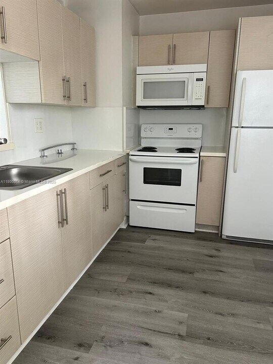 4393 NW 11th St in Miami, FL - Building Photo