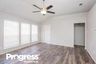 308 Oak Meadow Ln in Cedar Hill, TX - Foto de edificio - Building Photo