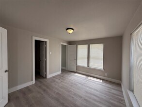 7002 Corsicana St in Houston, TX - Foto de edificio - Building Photo