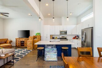 1025 Roberts St in Houston, TX - Building Photo - Building Photo