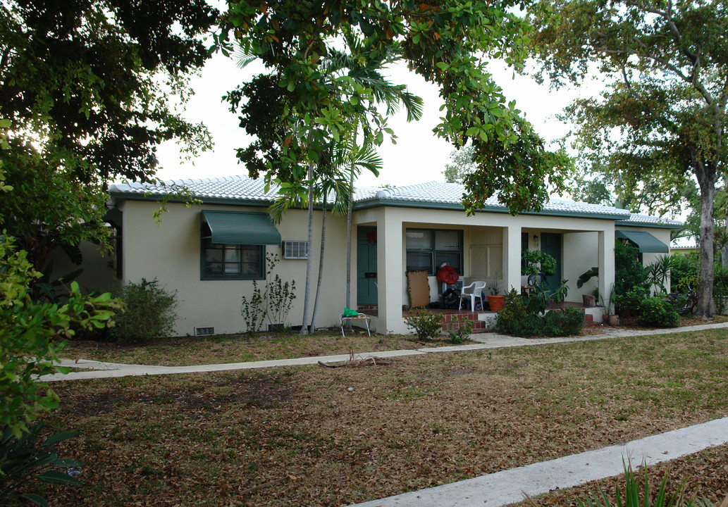 1925 Washington St in Hollywood, FL - Building Photo