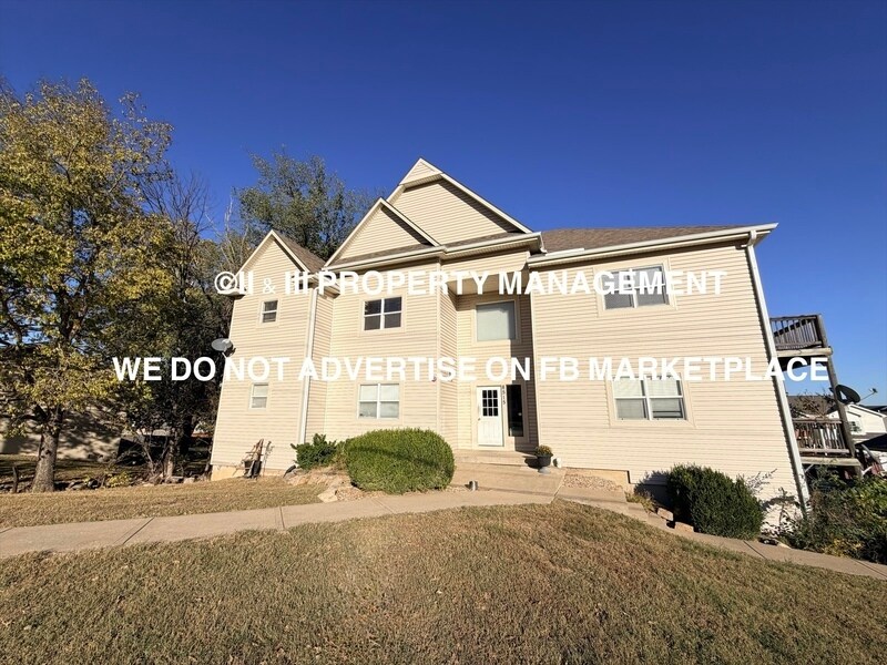 8515 Ottawa St in De Soto, KS - Building Photo