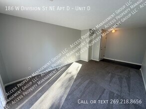 186 W Division St NE in Rockford, MI - Building Photo - Building Photo