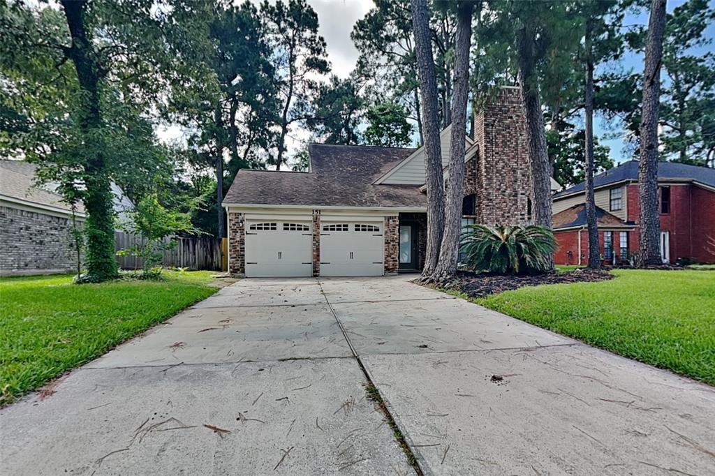 151 E Pathfinders Cir in Spring, TX - Building Photo