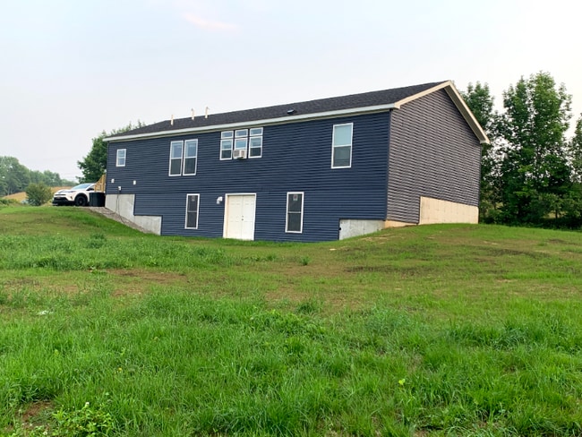 332 Whittier Rd in Farmington, ME - Building Photo - Building Photo