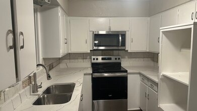 6912 Clearglen Dr in Dallas, TX - Building Photo - Building Photo