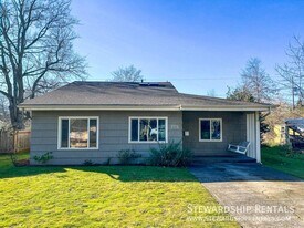 2774 Kincaid St in Eugene, OR - Building Photo