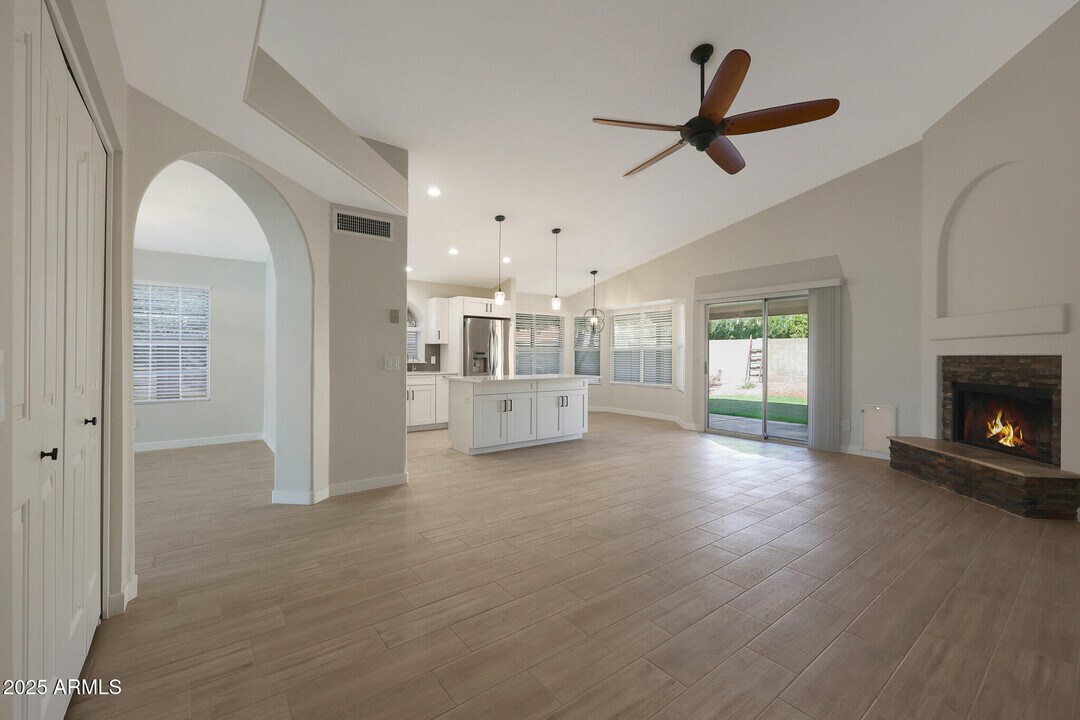 5616 E Gelding Dr in Scottsdale, AZ - Building Photo