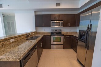 2020 Prairie Ave, Unit 202 in Miami Beach, FL - Building Photo - Building Photo