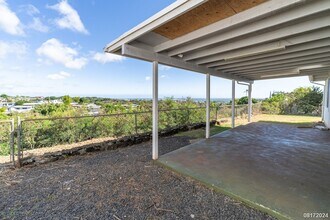 2127 Awikiwiki St in Pearl City, HI - Building Photo - Building Photo