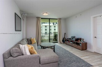 1300 Ponce de Leon in Coral Gables, FL - Building Photo - Building Photo
