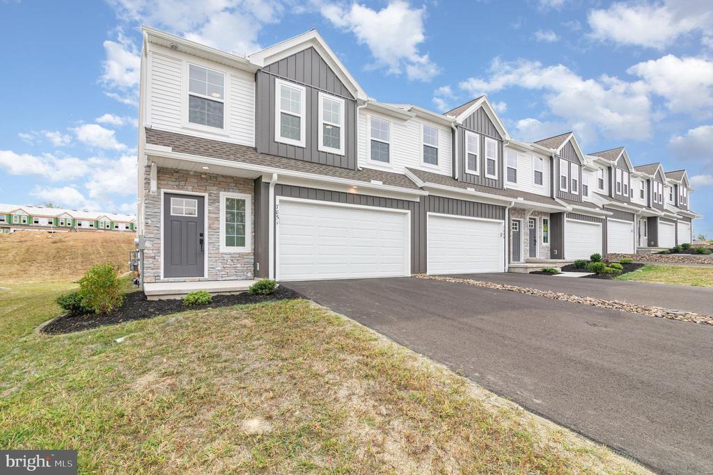 7851 Briarwood Dr in Harrisburg, PA - Building Photo