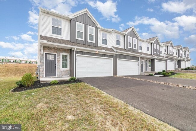 property at 7851 Briarwood Dr
